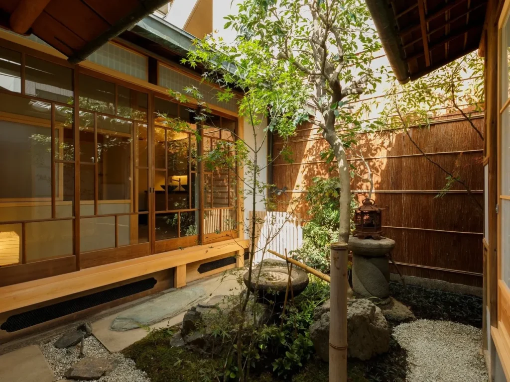 京都たわら庵の中庭