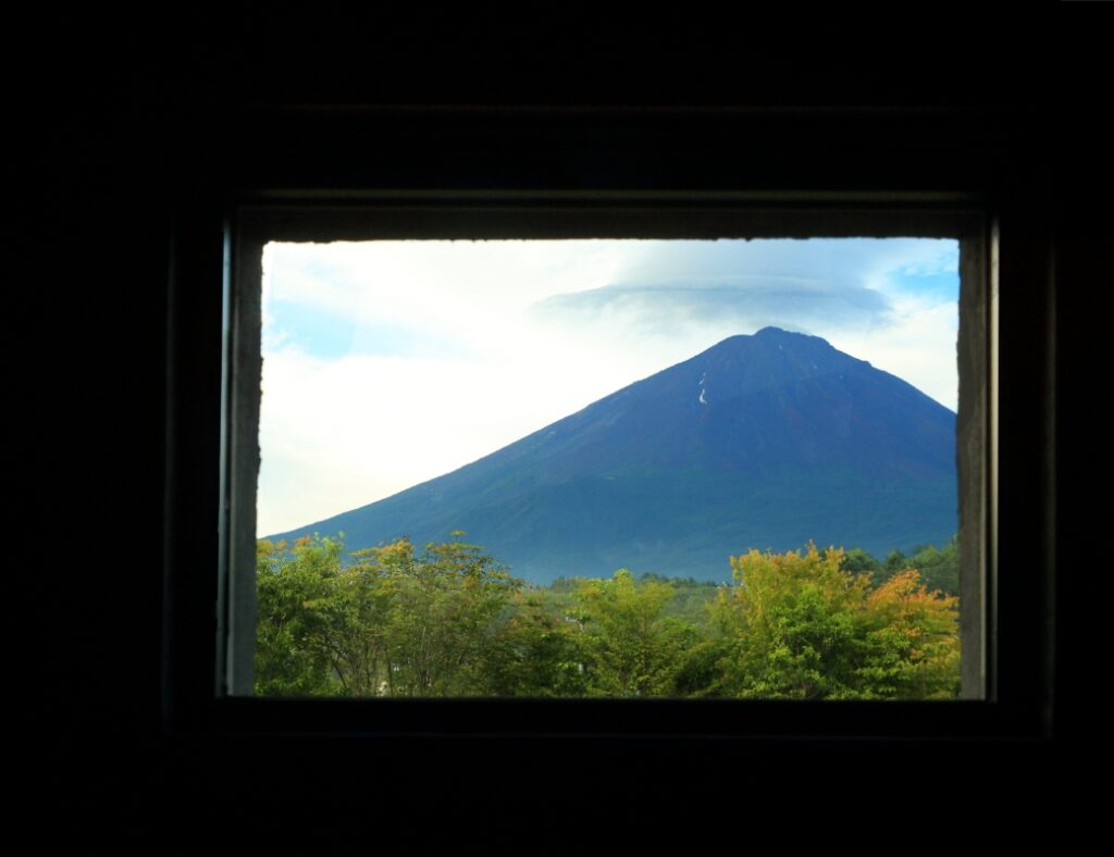 abrAsus hotel Fujiの室内から見る富士山