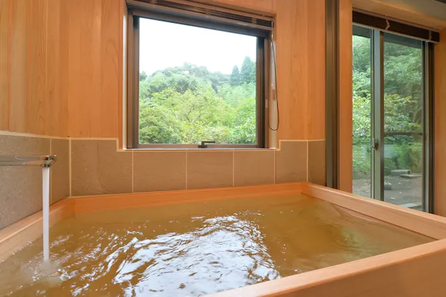 まるがやつ-MARUGAYATSUのヒノキ風呂