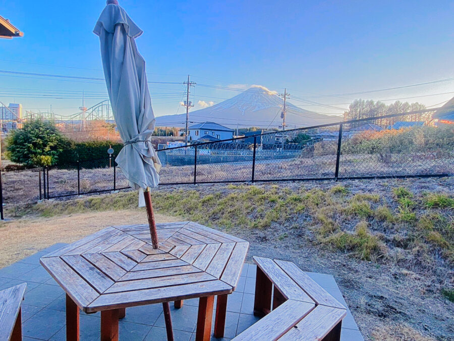 富士グランヴィラ-TOKI-のラージヴィラから見る富士山の景色