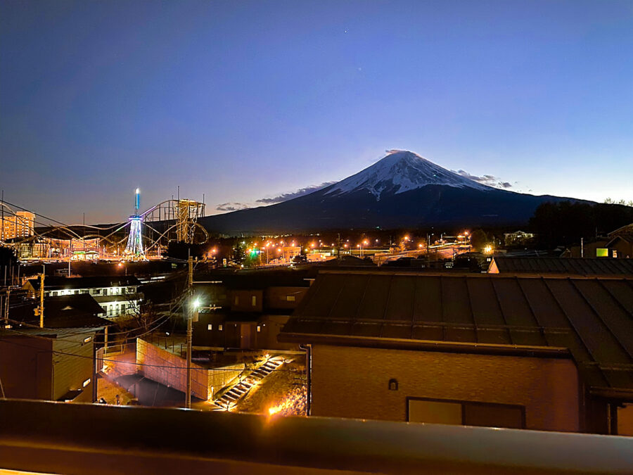 富士グランヴィラ-TOKI-から見る富士山の夜景色