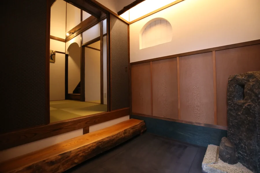 京都鴨川のお宿 たまみの玄関スペース