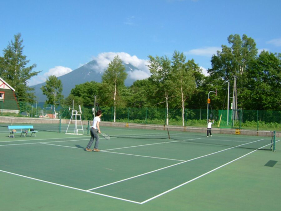 ニセコひらふ泉郷レンタルコテージのテニスコート