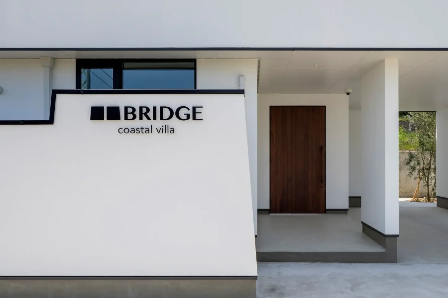 BRIDGE coastal villaの外観